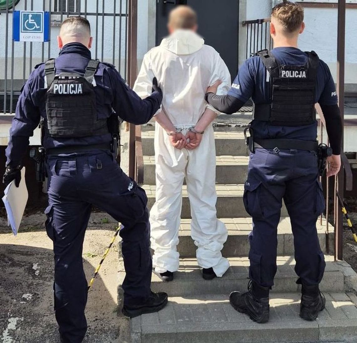 34-latek bił partnerkę kijem oraz młotkiem i zranił ją nożem. Odpowie za usiłowanie zabójstwa