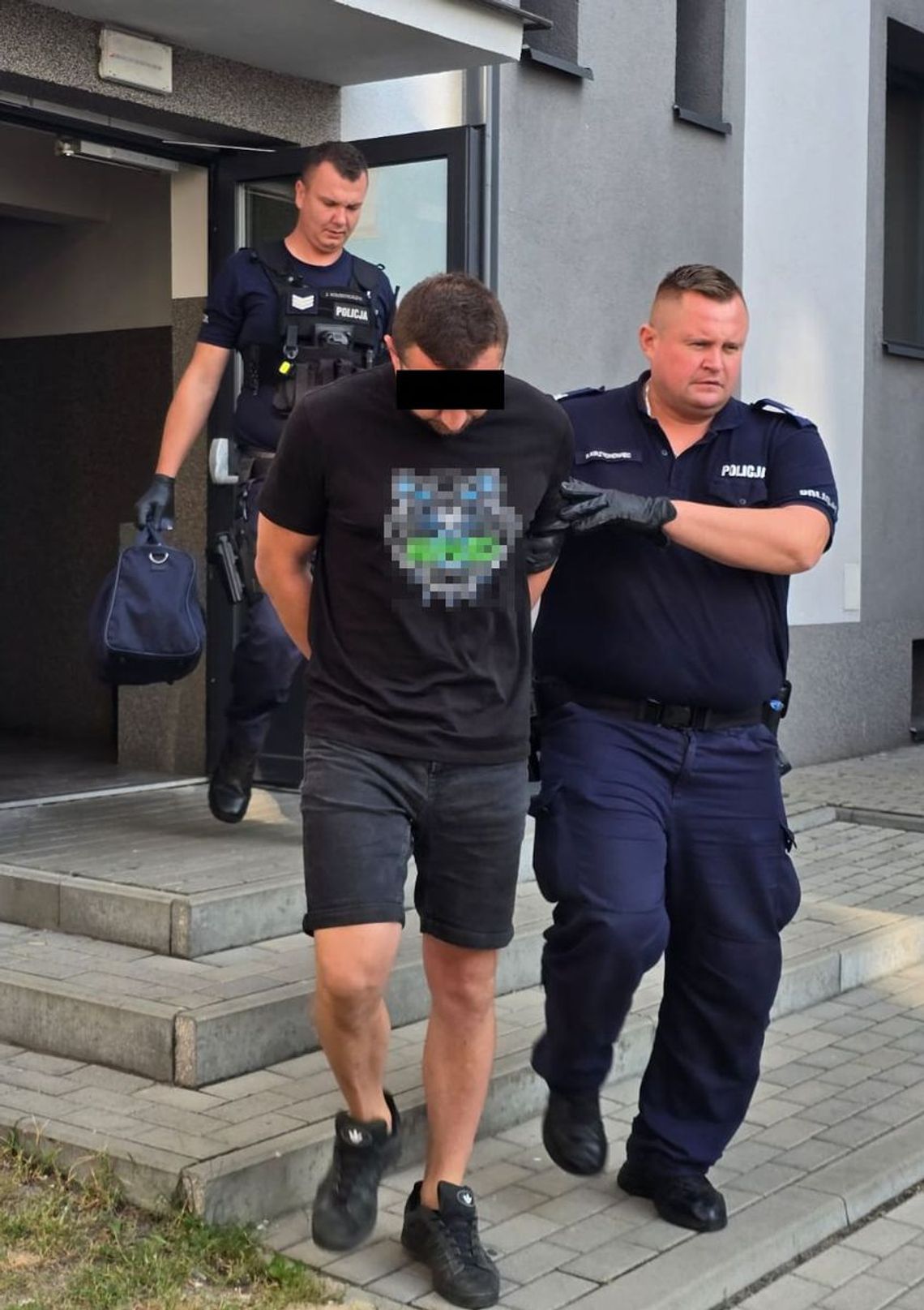 34-latek pobił znajomego i zniszczył mieszkanie. Chciał wymusić spłatę długu