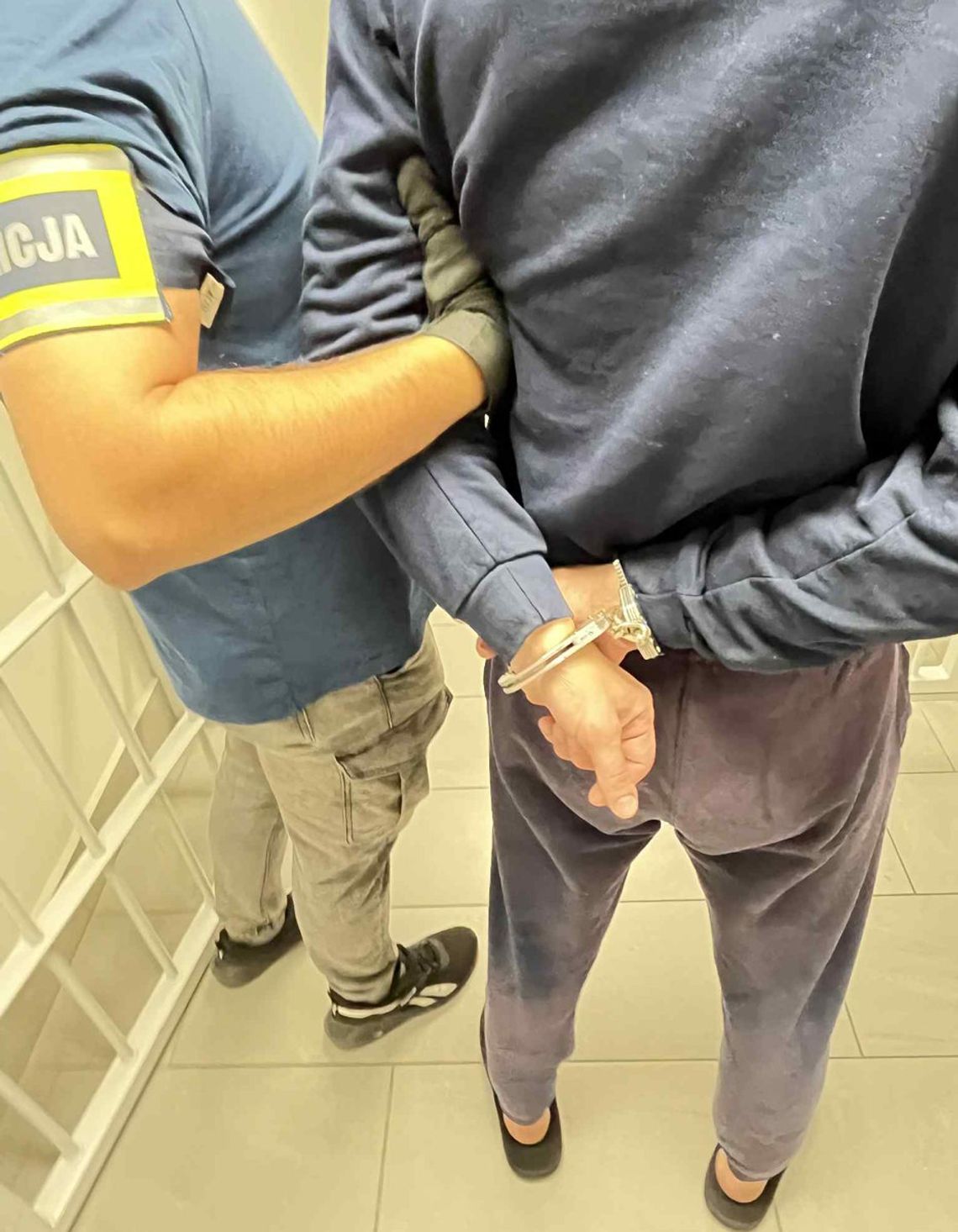 34-latek znęcał się nad swoją partnerką. Po przyjeździe policjantów zaatakował też funkcjonariuszkę