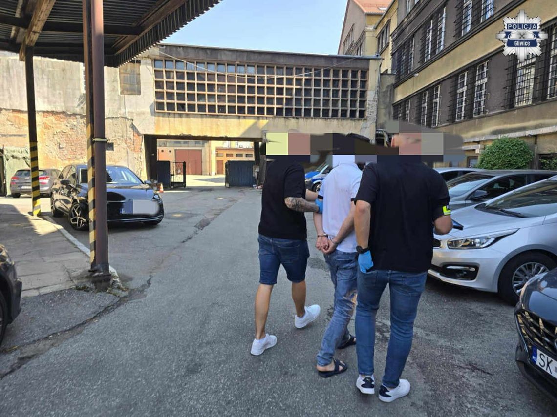 35-latek aresztowany za próbę zamordowania żony. Rzucił się na nią z nożem 35-latek aresztowany za próbę zamordowania żony. Rzucił się na nią z nożem