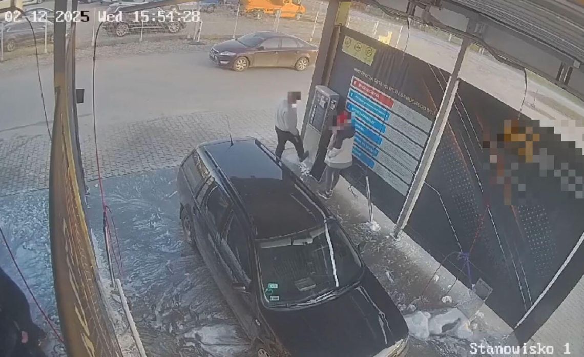35-latek wpadł w furię, bo automat na myjni połknął mu monetę. Odpowie za dewastację