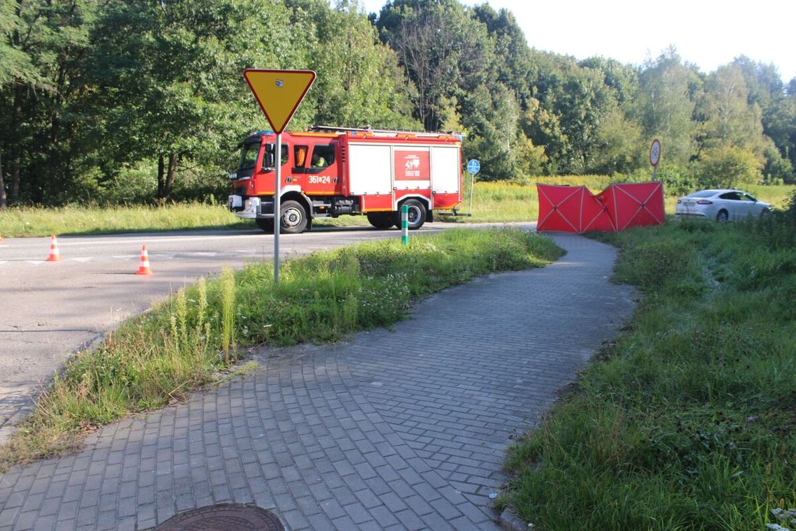 35-latka przeprowadzała rower przez jezdnię. Doszło do tragicznego potrącenia