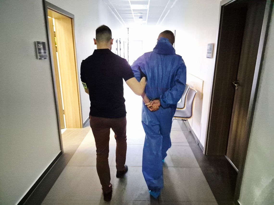 36-latek katował bezdomnego na ulicy. Został zatrzymany, gdy wrócił na miejsce pobicia