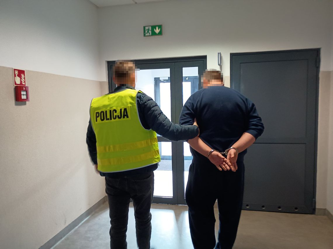 36-latek zaatakował na zebraniu szkolnym. Uderzył jedną z matek w twarz, a potem popchnął dyrektorkę