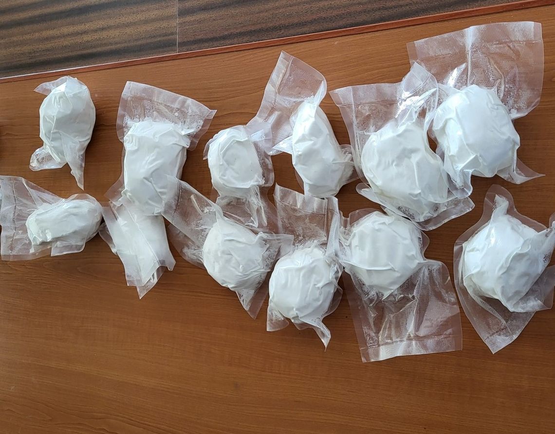36-latek zatrzymany z dużymi ilościami narkotyków. Przechowywał ponad 4 kg amfetaminy
