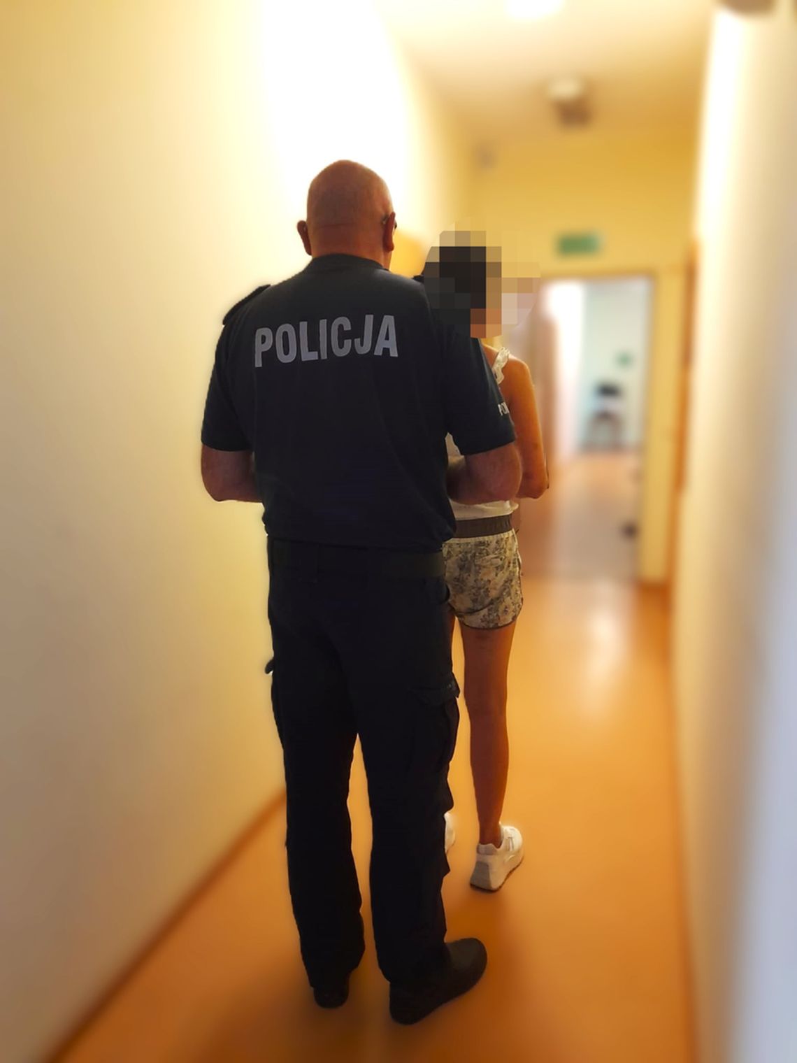 36-latka dostała napadu agresji. Zaatakowała znajomych, a potem policjantów 36-latka dostała napadu agresji. Zaatakowała znajomych, a potem policjantów