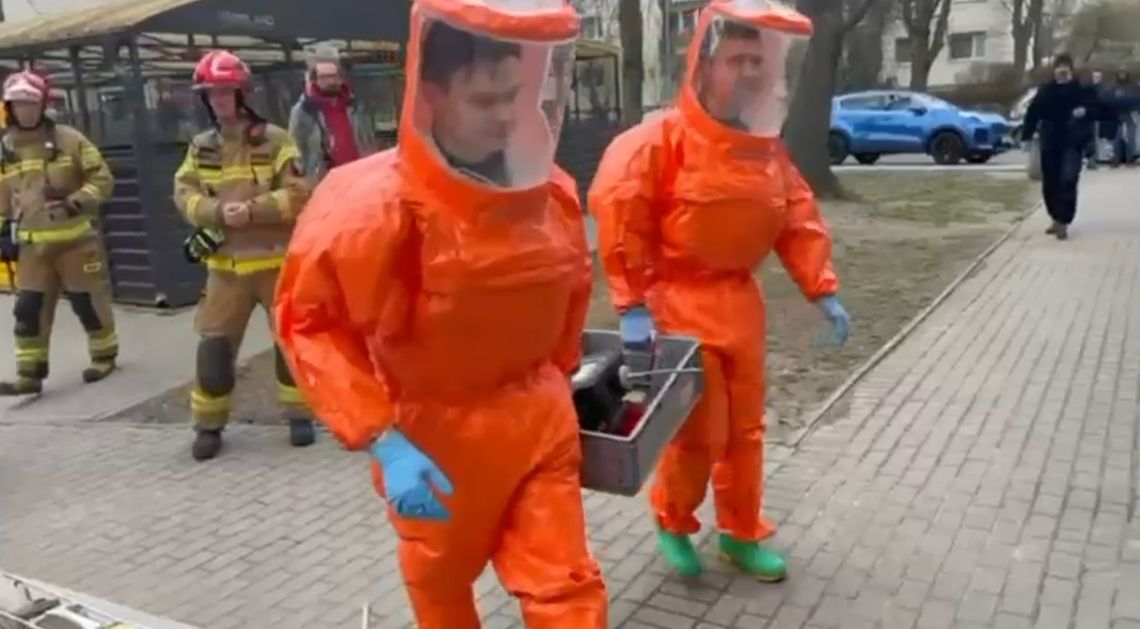 37-latek groził wysadzeniem bloku w powietrze. W mieszkaniu miał dużo chemikaliów i elektroniki