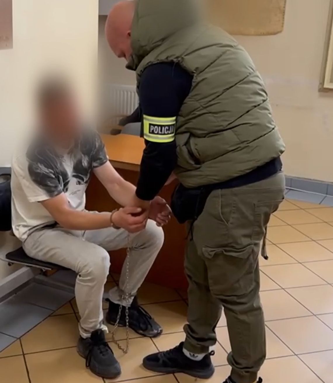 37-latek obrzucał koktajlami Mołotowa świątynię Świadków Jehowy. Wcześniej groził też rodzinie 37-latek obrzucał koktajlami Mołotowa świątynię Świadków Jehowy. Wcześniej groził też rodzinie
