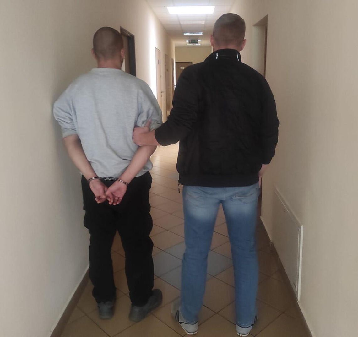 38-latek napadł z nożem na sąsiada i go okradł. Został błyskawicznie zatrzymany i aresztowany