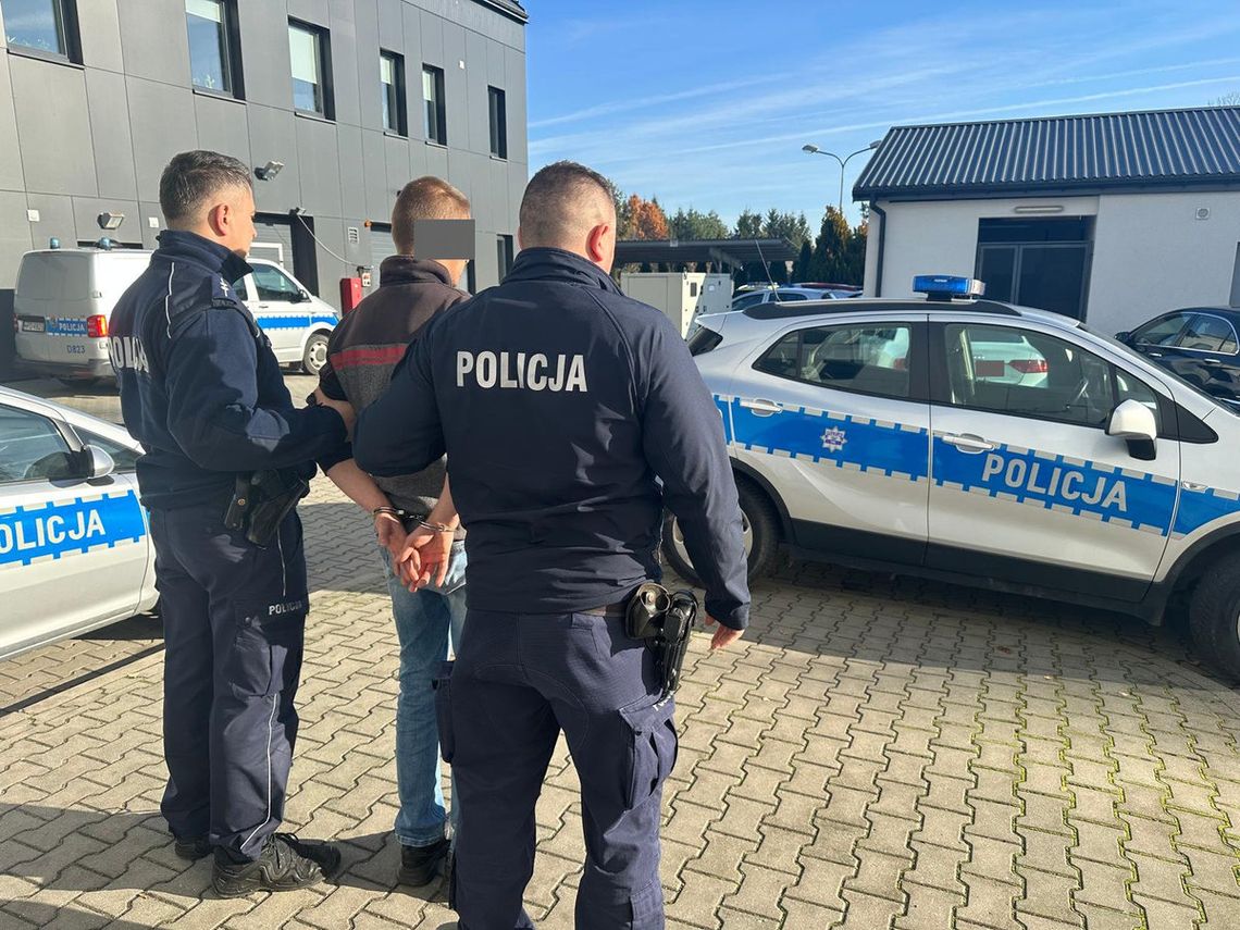 38-latek ukrywał w mieszkaniu duże ilości marihuany. Po zatrzymaniu został tymczasowo aresztowany