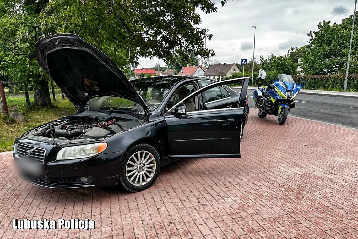 38-latka jechała volvo na zakazie i pod wpływem narkotyków. Wpadła, bo przekroczyła prędkość