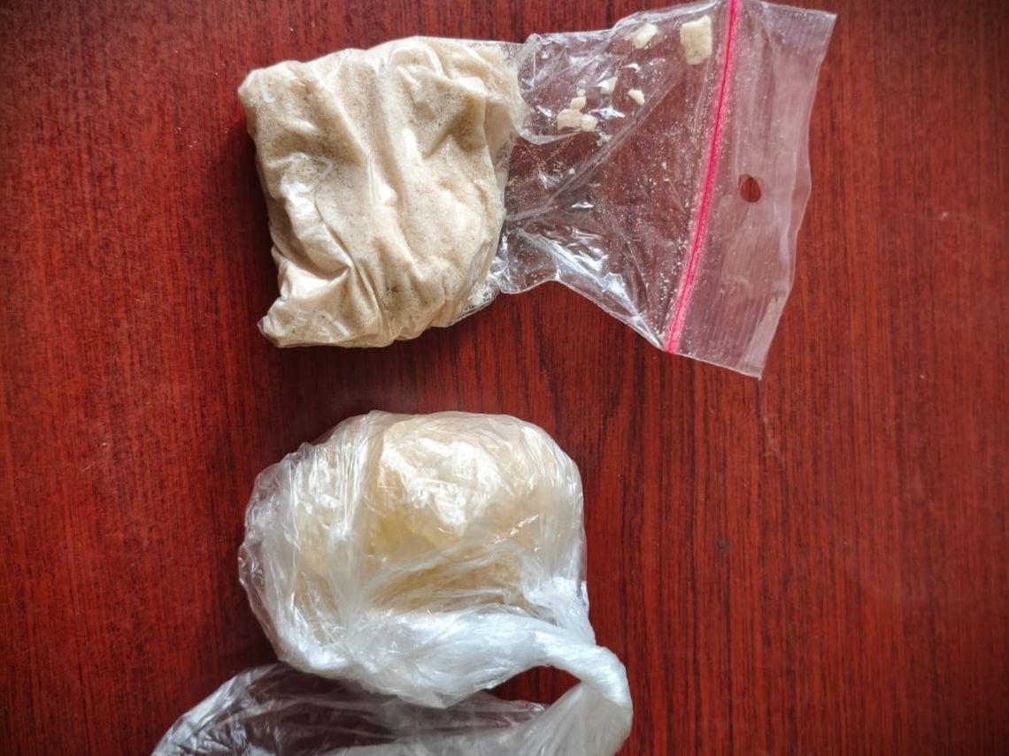 39-latek miał w kieszeni kartonik po herbacie. W środku brunatny kryształ