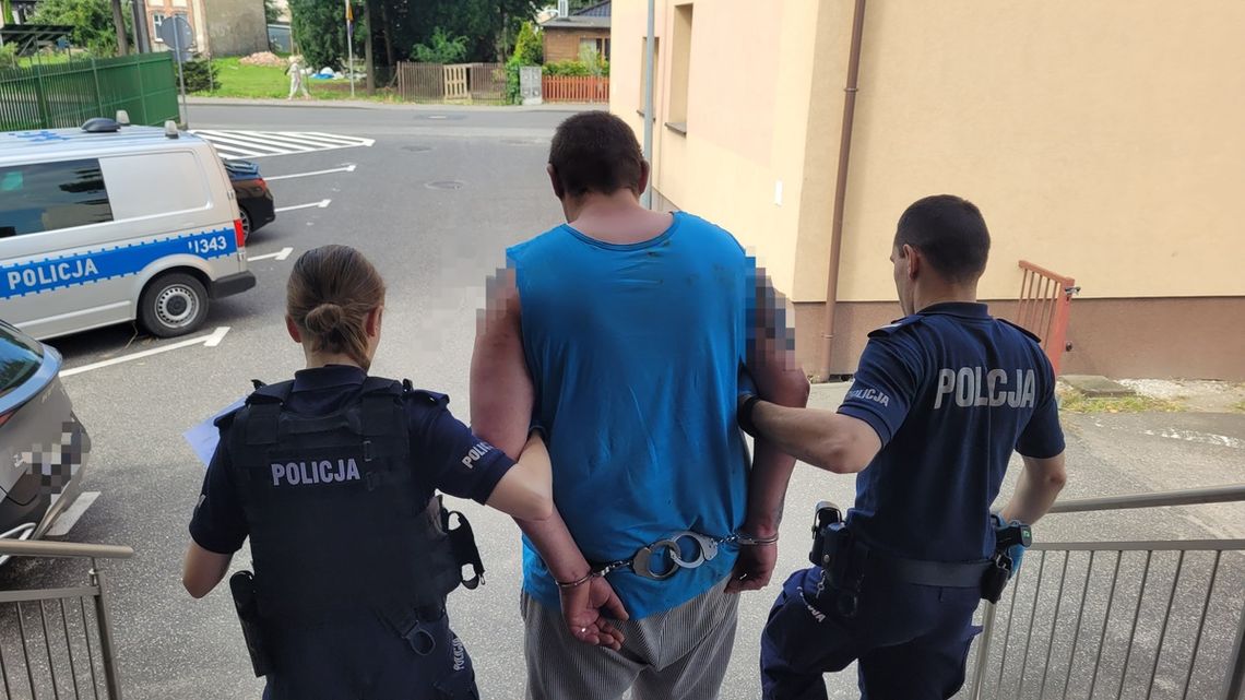 39-latek nie zatrzymał się do kontroli. Uciekał, bo jest poszukiwany i miał promile we krwi