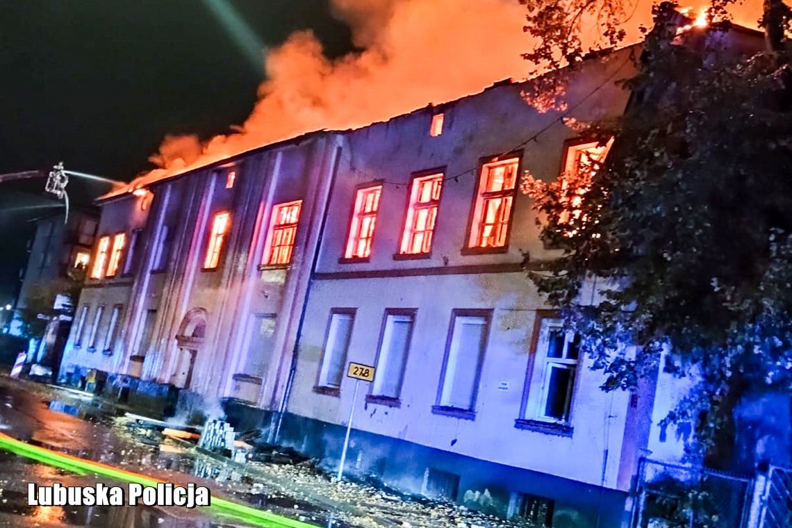 39-latek podpalił pustostan, w którym znajdowały się trzy osoby. Grozi mu do 10 lat więzienia