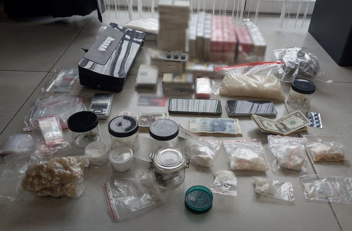 39-latek wpadł z narkotykami, dzień później policjanci zatrzymali 42-letniego hurtownika