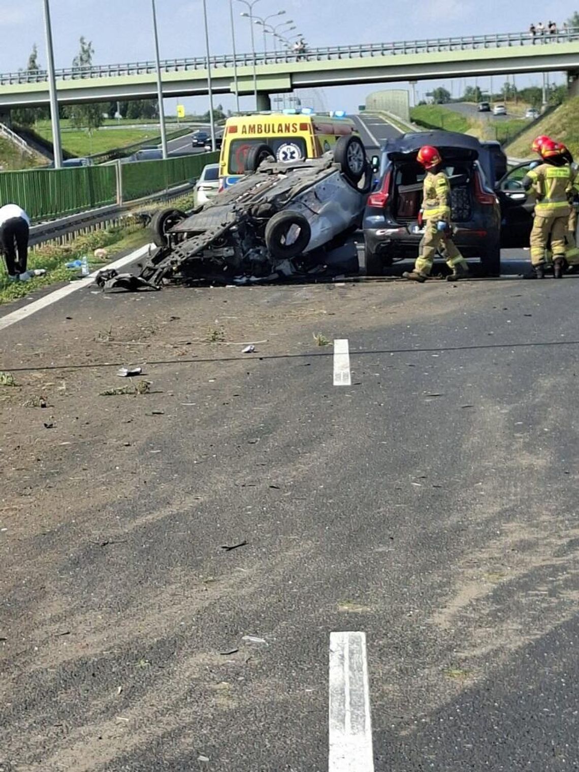 39-latka straciła panowanie nad autem na S7. Samochód dachował i uderzył w inne auto 39-latka straciła panowanie nad autem na S7. Samochód dachował i uderzył w inne auto