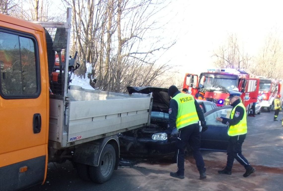 4-latek ciężko ranny po wypadku drogowym. Jechał bez fotelika i pasów, ojciec miał zakaz prowadzenia 4-latek ciężko ranny po wypadku drogowym. Jechał bez fotelika i pasów, ojciec miał zakaz prowadzenia