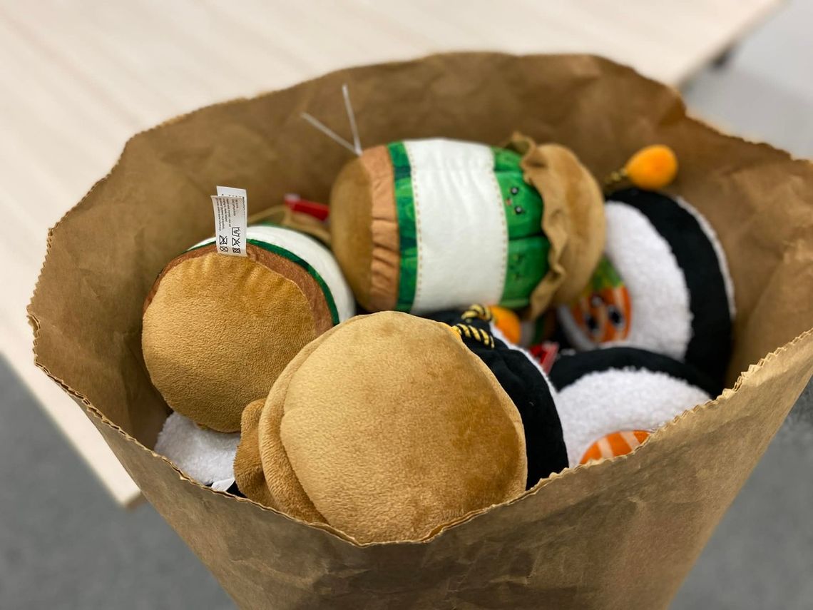 40-latka oszukała system w promocji "maskotka za naklejki". Straty sklepu 6 tysięcy, a jej grozi 8 lat