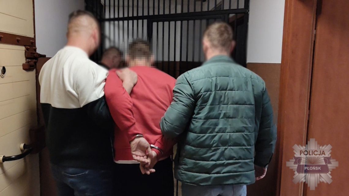 41-latek bił policjantów i uderzył 9-letnie dziecko. Po zatrzymaniu został objęty dozorem
