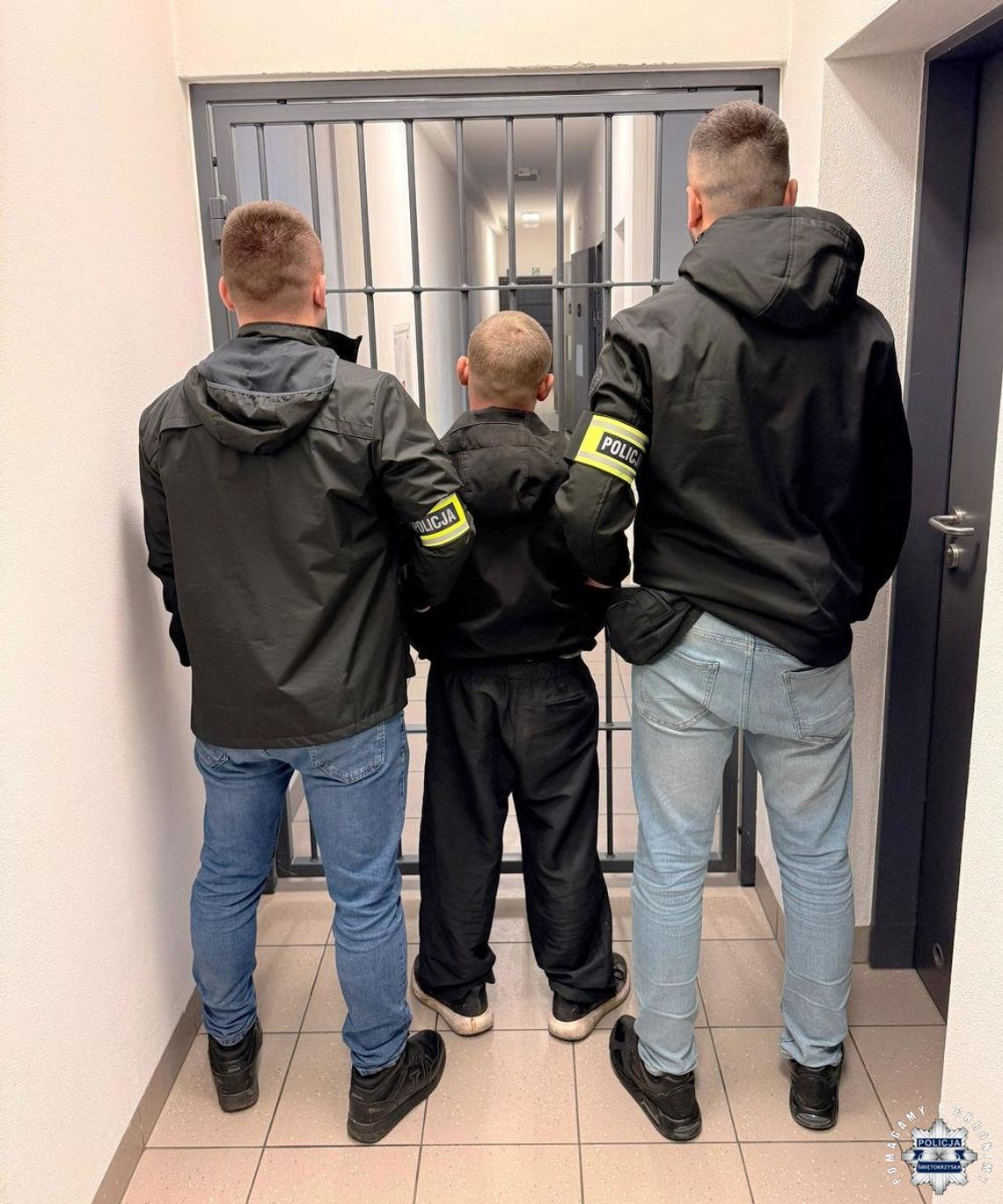 41-latek zatrzymany ze znacznymi ilościami narkotyków. Musi meldować się cztery razy w tygodniu 41-latek zatrzymany ze znacznymi ilościami narkotyków. Musi meldować się cztery razy w tygodniu