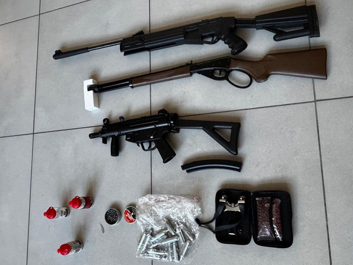 42-latek bawił się w osiedlowego snajpera. Strzelał z wiatrówki do okien na klatce i samochodu 42-latek bawił się w osiedlowego snajpera. Strzelał z wiatrówki do okien na klatce i samochodu