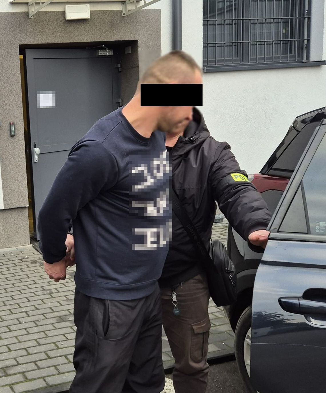 43-latek aresztowany za groźby pod adresem sąsiada. Straszył go nożem i próbował zaatakować siekierą 43-latek aresztowany za groźby pod adresem sąsiada. Straszył go nożem i próbował zaatakować siekierą