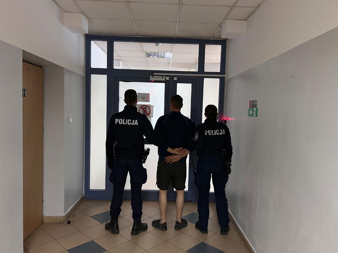 43-latek zaatakował komisariat policji i zdemolował przepompownię. Został aresztowany na 3 miesiące