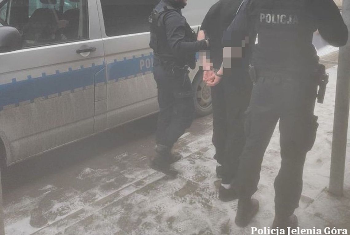 44-latek rzucił się z nożem na policjantów. Został obezwładniony i trafił do aresztu 44-latek rzucił się z nożem na policjantów. Został obezwładniony i trafił do aresztu