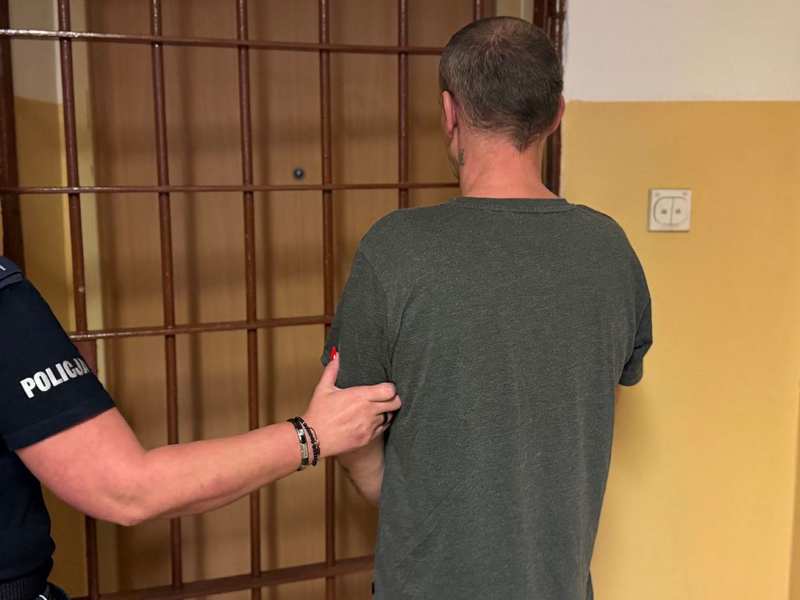 44-latek zatrzymany za atak na trzech chłopców. Bił nastolatków używając do tego pałki teleskopowej