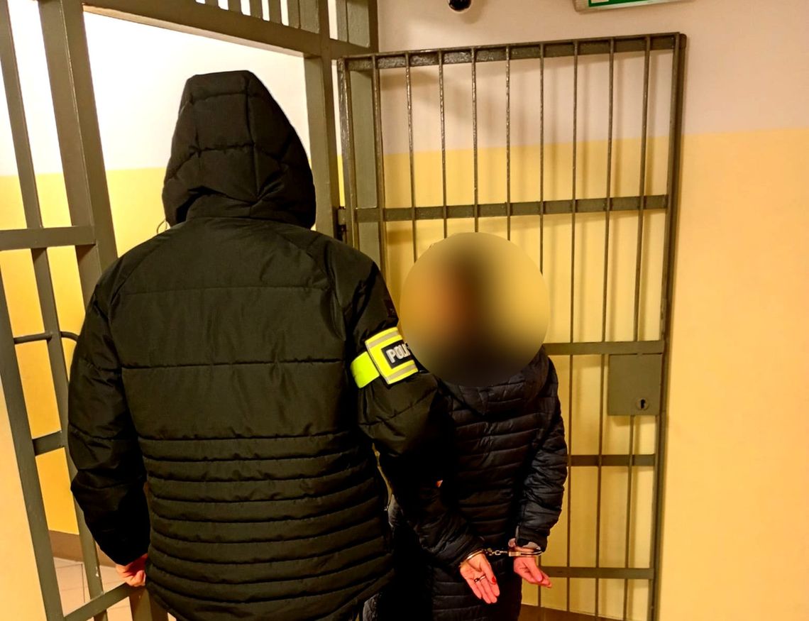 44-latka spowodowała kolizję mając ponad 3,5 promila we krwi. Zatrzymał ją świadek zdarzenia 44-latka spowodowała kolizję mając ponad 3,5 promila we krwi. Zatrzymał ją świadek zdarzenia