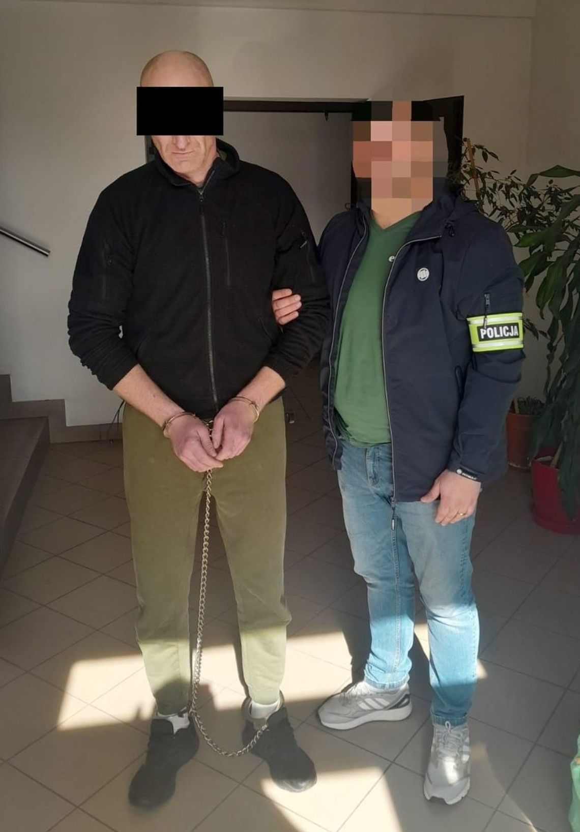 45-latek napadł na własną żonę. Zabrał jej pieniądze, a gdy chciała je odzyskać, została dotkliwie pobita