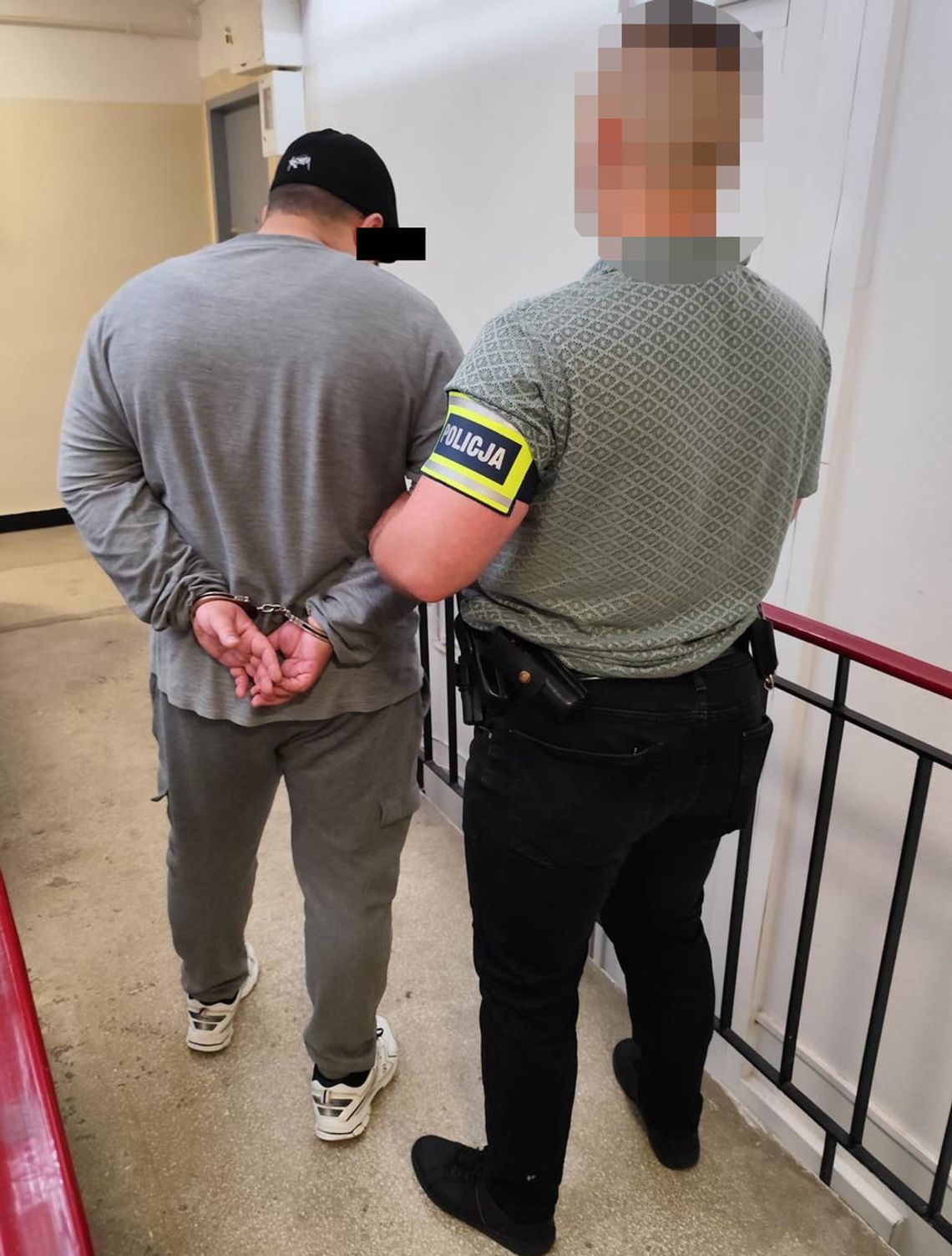 45-letni Azer zatrzymany w Warszawie. Skopał ochroniarza i groził mu nożem, bo ten zwrócił mu uwagę 45-letni Azer zatrzymany w Warszawie. Skopał ochroniarza i groził mu nożem, bo ten zwrócił mu uwagę