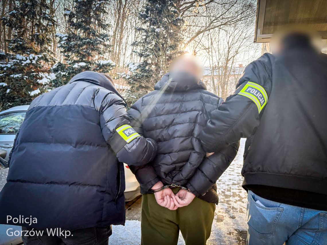 46-latek zatrzymany za serię napadów na sklepy. Zastraszał ekspedientki nożem i kradł pieniądze 46-latek zatrzymany za serię napadów na sklepy. Zastraszał ekspedientki nożem i kradł pieniądze