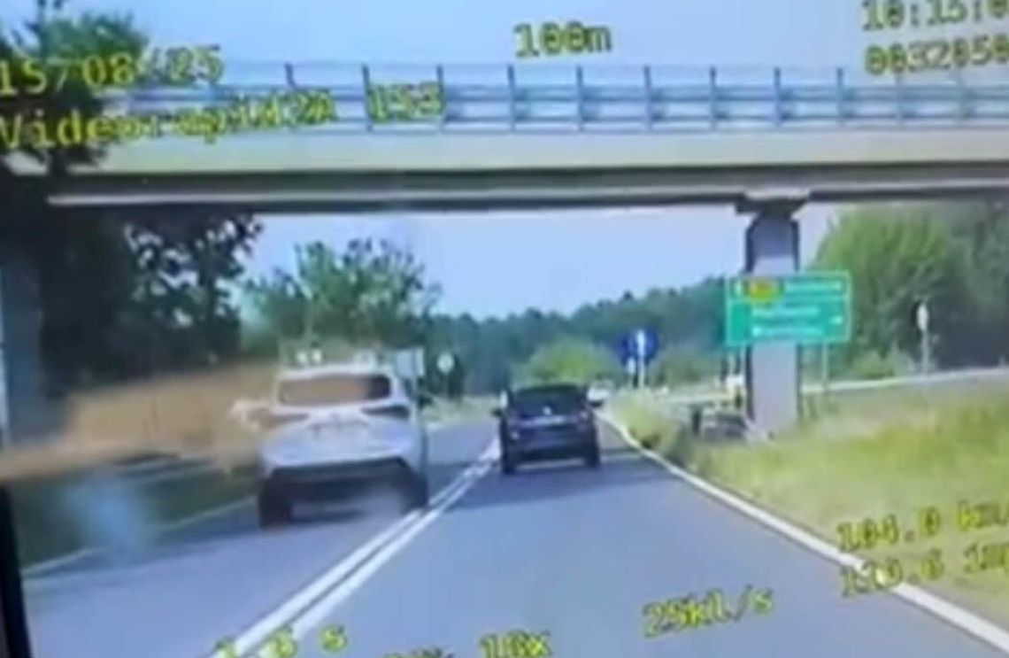 5 tysięcy mandatu i 24 punkty za niebezpieczne manewry na drodze dla 64-letniego kierowcy toyoty