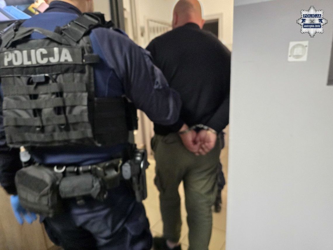 56-latek miał zakaz zbliżania się do własnej matki, ale znów wrócił. Tym razem sąd zamknął go w areszcie