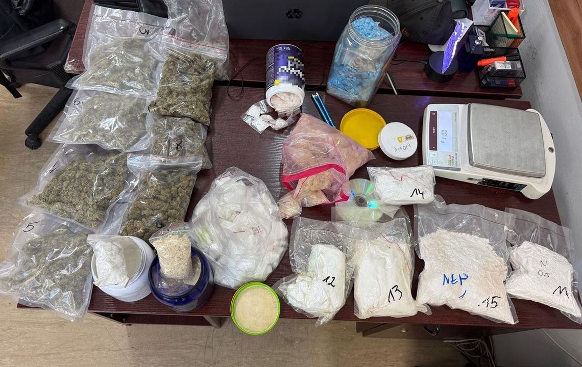 59-latek miał prawie 8 kg narkotyków w garażu. Policjanci dowiedzieli się o tym i zrobili nalot