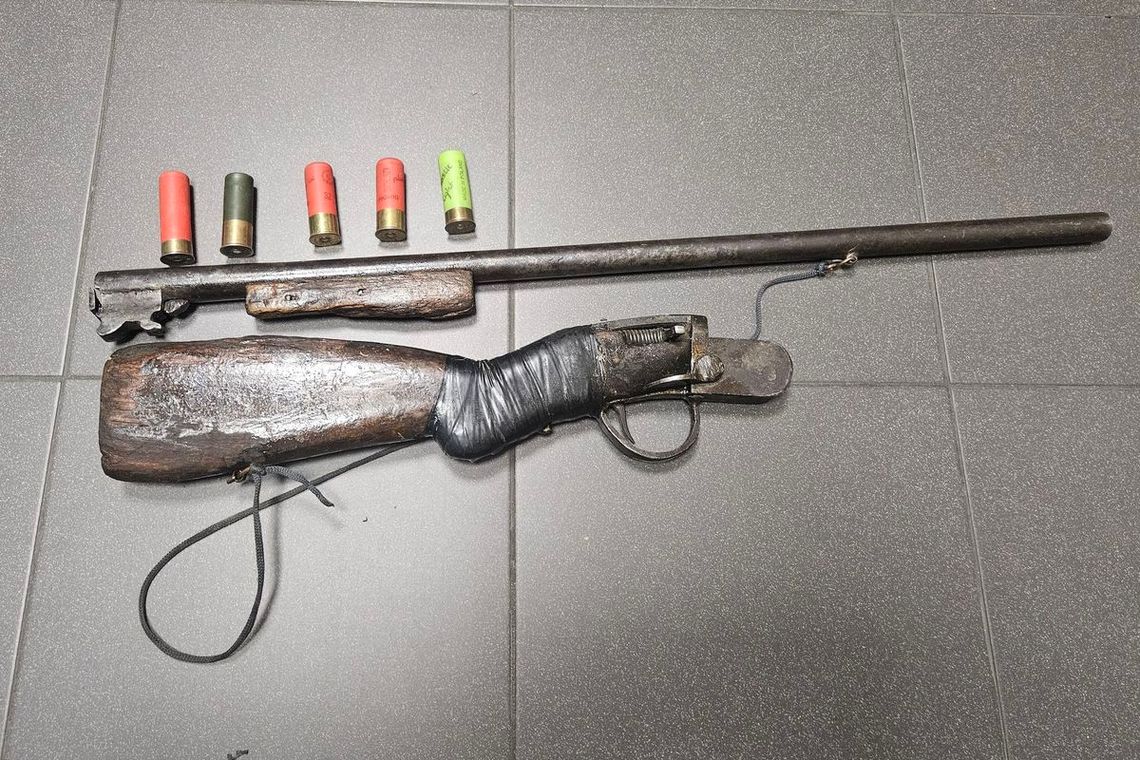 63-latek postrzelił się podczas czyszczenia broni. Poszkodowany mężczyzna trafił do szpitala 63-latek postrzelił się podczas czyszczenia broni. Poszkodowany mężczyzna trafił do szpitala