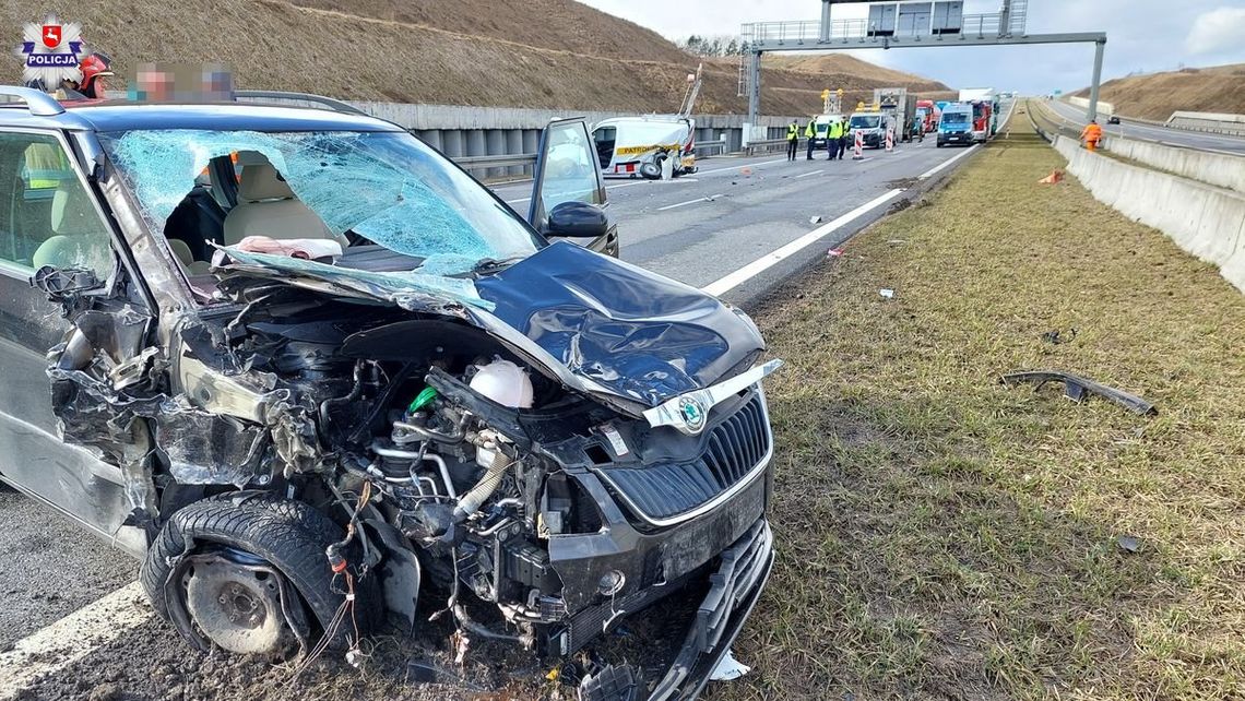 66-latka wjechała w samochód służb drogowych. W wypadku zginął jeden z pracowników