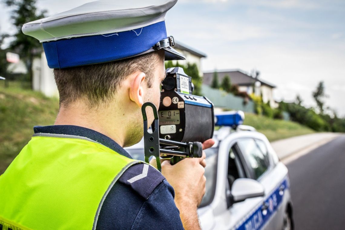 71-latek jechał przez wieś z prędkością 116 km/h. Policjanci zatrzymali mu prawo jazdy