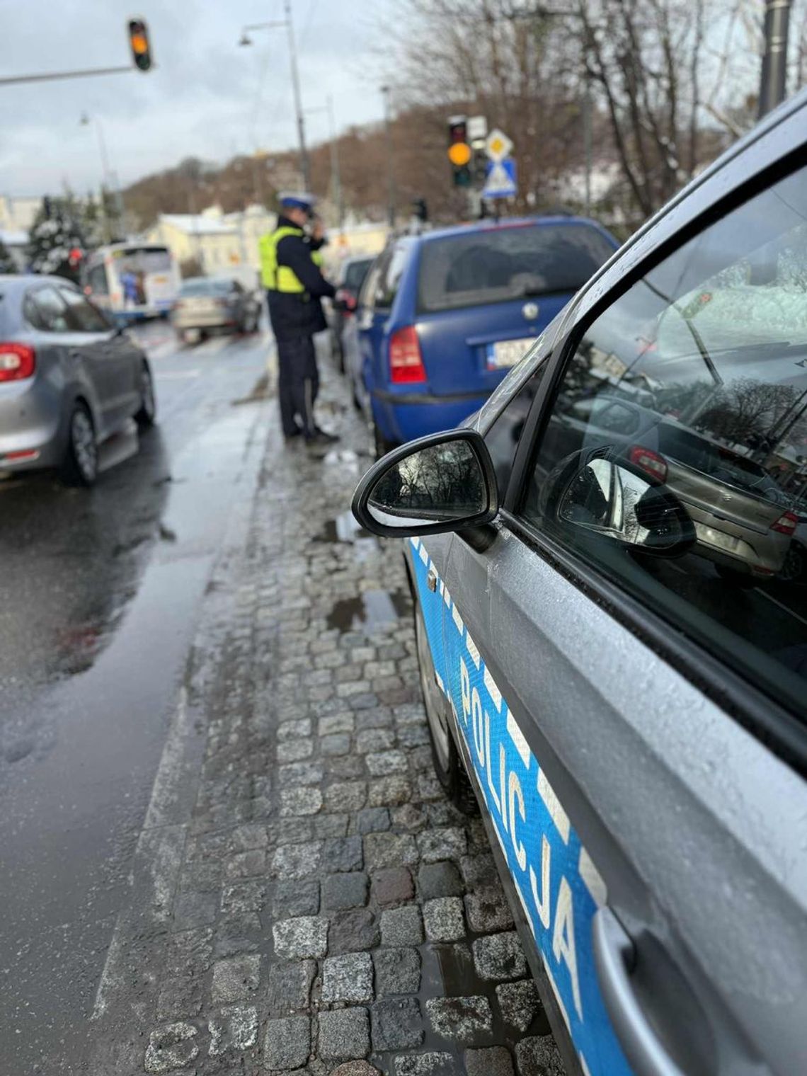 77-latek stracił prawko, bo nie zrobił badań, ale i tak wsiadł za kierownicę. Styl jazdy wzbudził podejrzenia policjantów 77-latek stracił prawko, bo nie zrobił badań, ale i tak wsiadł za kierownicę. Styl jazdy wzbudził podejrzenia policjantów