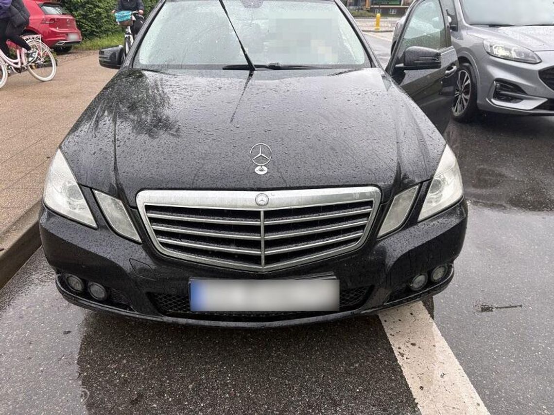 81-latek w Mercedesie wjechał w człowieka na pasach. "To on powinien uważać, nie ja" 81-latek w Mercedesie wjechał w człowieka na pasach. "To on powinien uważać, nie ja"