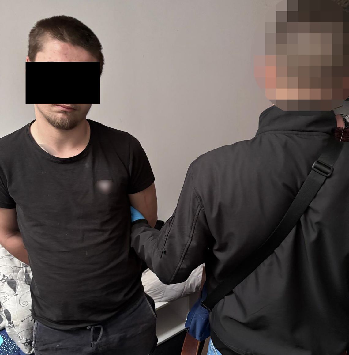 88-latek uwierzył fałszywemu prokuratorowi. Stracił oszczędności życia