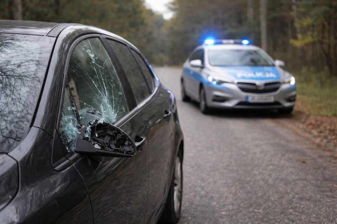 Agresja drogowa zakończona poważnymi zarzutami. Wściekły 36-latek wyżył się na aucie kobiety
