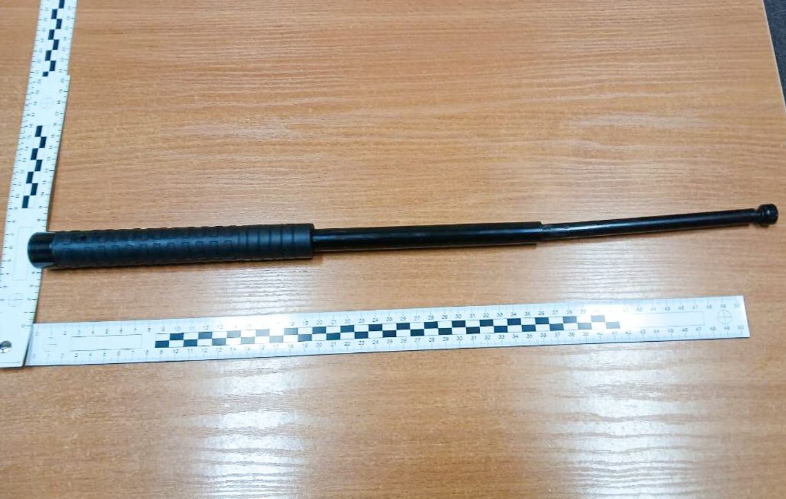 Agresywni nastolatkowie zatrzymani. Zaatakowali kierowcę butelką i pałką teleskopową