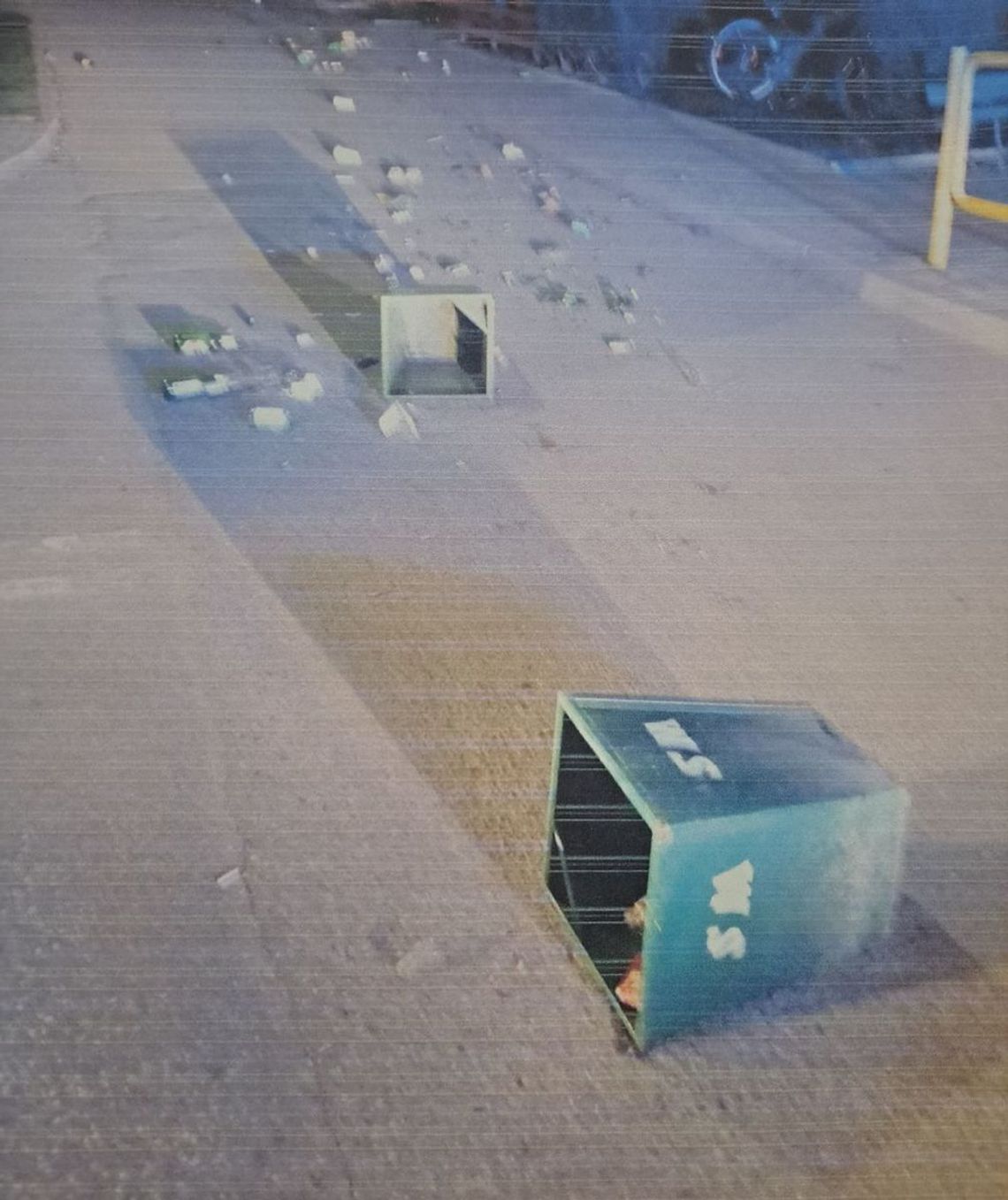 Agresywny 27-latek rzucał w dziewczynę śmietnikami. Chciała tylko, żeby wrócił do domu i wytrzeźwiał