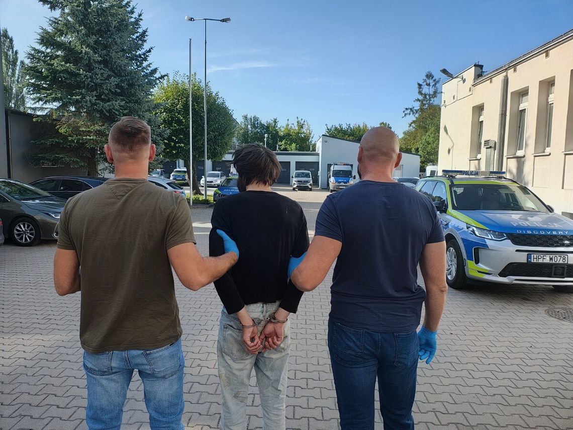 Agresywny Ukrainiec uderzył staruszkę w twarz. Obezwładnił go policjant po służbie Agresywny Ukrainiec uderzył staruszkę w twarz. Obezwładnił go policjant po służbie