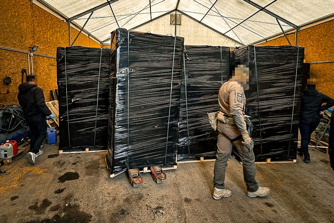 Akcja kryminalnych od pseudokibiców i skarbówki. Wielki nalot na wytwórnię papierosów bez akcyzy