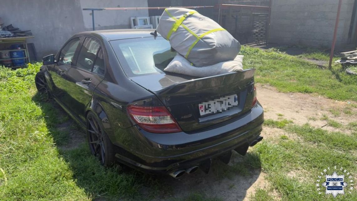 Akcja kryminalnych. Zabezpieczyli narkotyki, broń i odzyskali skradzionego Mercedesa
