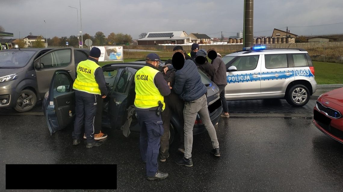 Akcja Straży Granicznej na drodze ekspresowej. Imigranci z Syrii zatrzymani na punkcie kontrolnym [FOTO]