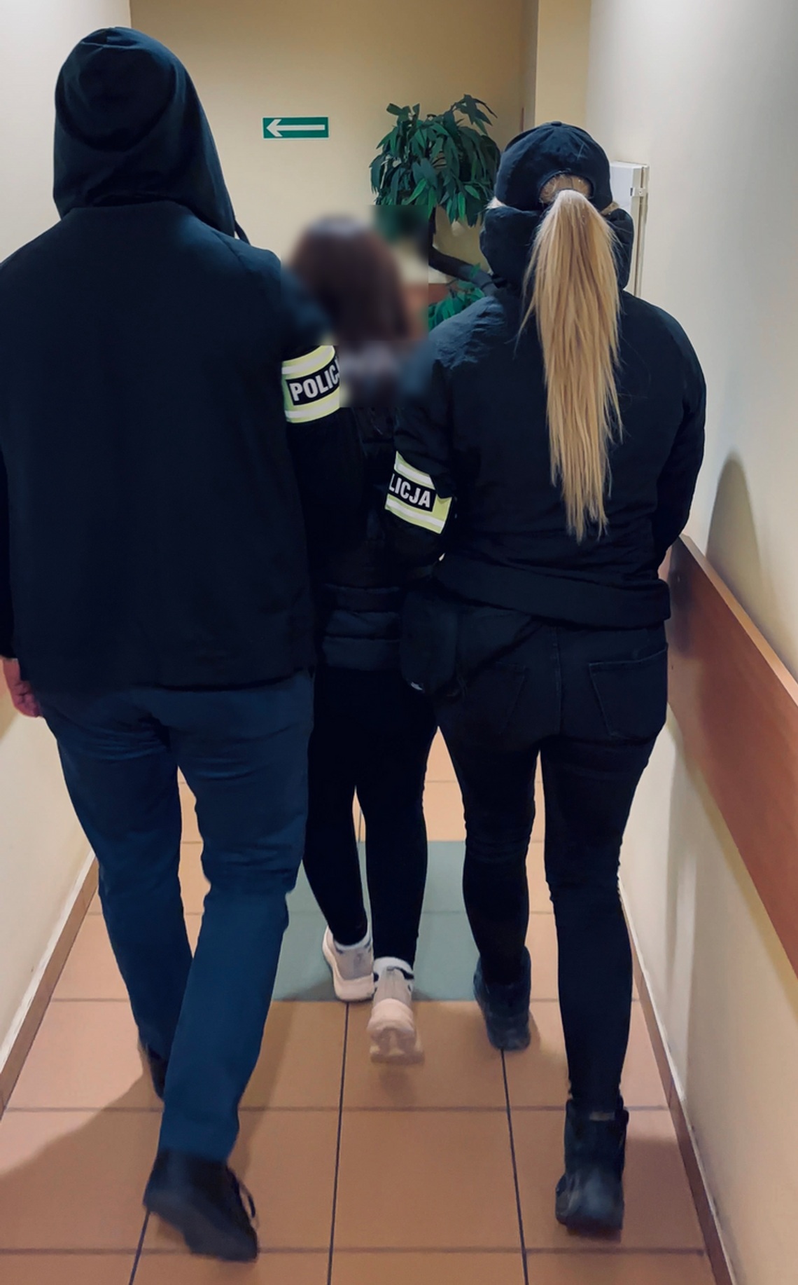 Alarm bombowy w dwóch blokach. Sprawczymi dzwoniła z telefonu sąsiadki, żeby zmylić służby Alarm bombowy w dwóch blokach. Sprawczymi dzwoniła z telefonu sąsiadki, żeby zmylić służby